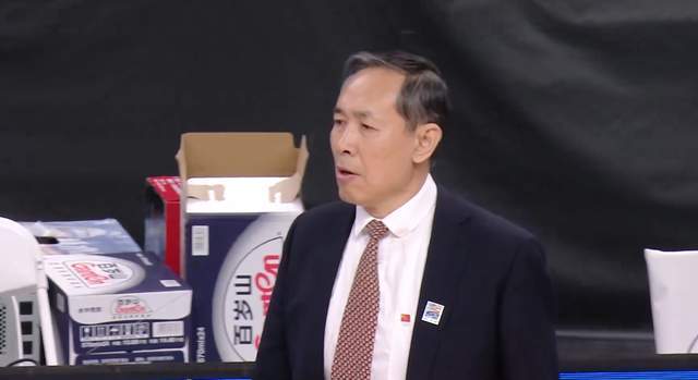 云开体育-CBA上演巅峰对决，夺冠热门4核心伤缺，老帅恐遭惨败，CCTV5直播