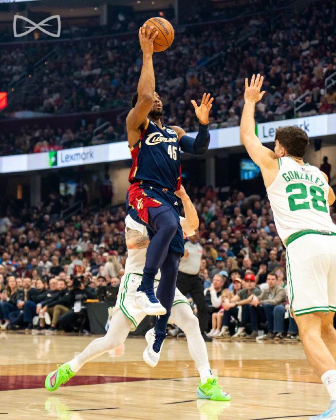 云开体育官网-骑士遭绿军横扫：哈登19+10逼近29000分 米切尔复出30+7+5