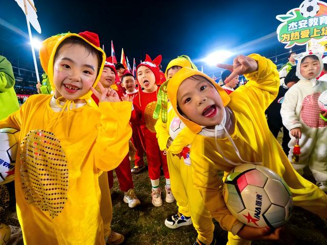 云开体育官网-幼超·校超·娄超全龄接力！K城联动引爆2026娄底足球盛宴