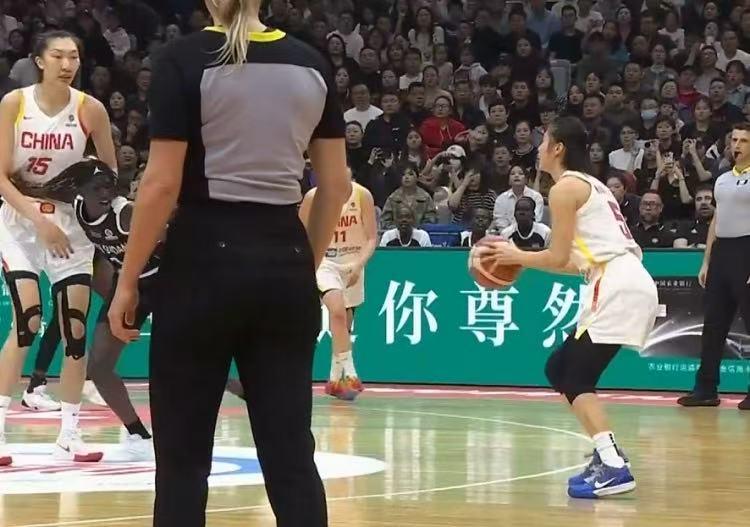 云开体育官网入口-86-76！中国女篮打败南苏丹，却暴露2点不足！王思雨是全场的MVP